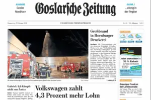 ALT-Text: Titelseite der Goslarer Zeitung mit Berichten über einen Großbrand in einer Druckerei und Lohnerhöhungen bei Volkswagen.
