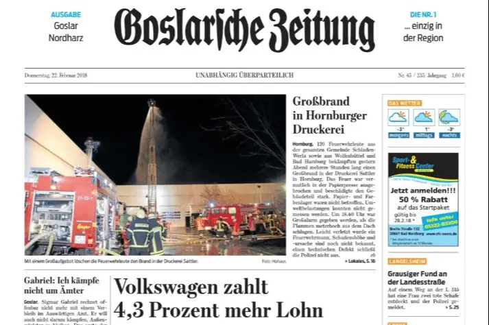 ALT-Text: Titelseite der Goslarer Zeitung mit Berichten über einen Großbrand in einer Druckerei und Lohnerhöhungen bei Volkswagen.