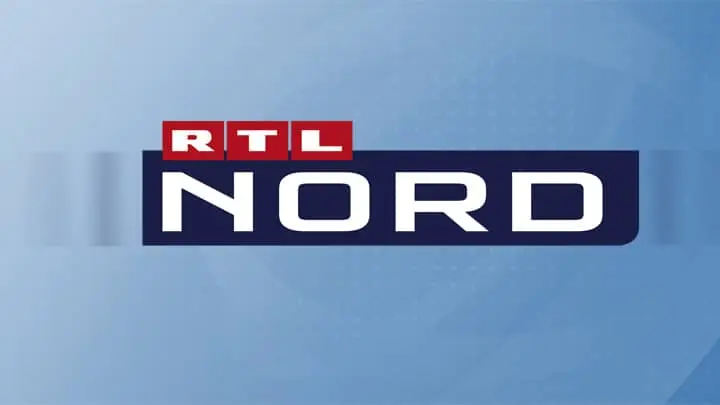 Logo von RTL Nord auf blauem Hintergrund, bestehend aus dem Schriftzug RTL in Rot und NORD in Weiß.