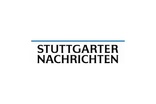 Logo der Stuttgarter Nachrichten in schwarzer Schrift auf weißem Hintergrund mit blauem Balken oben.