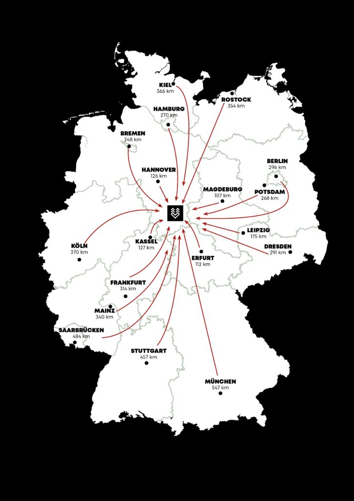 Karte von Deutschland mit Städten und Entfernungen zu einem zentralen Punkt in Kassel, schwarz-weiße Darstellung.