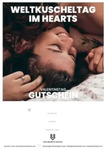 Pärchen kuschelt auf einem Bett, umgeben von Kissen. Text betont den Weltkuscheltag und Valentinstag. Gutscheindetails sichtbar.